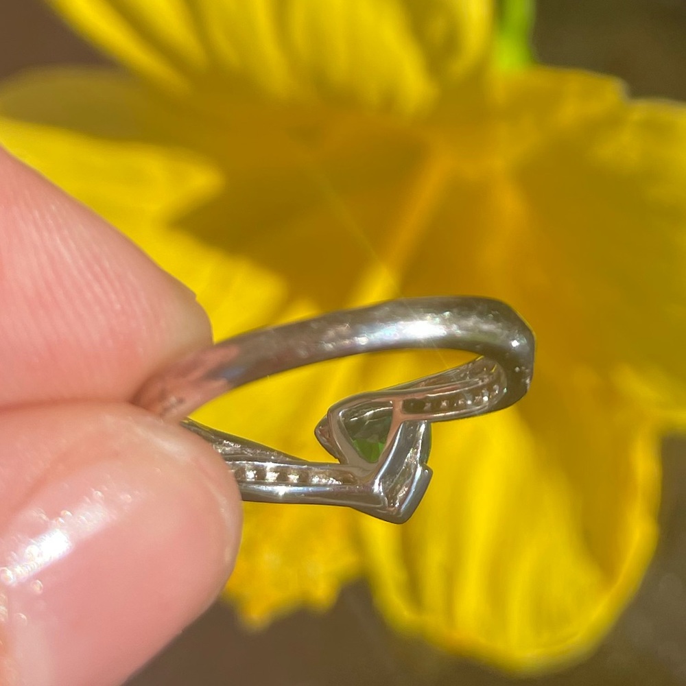 Emerald Ring - Picture 5 of 11